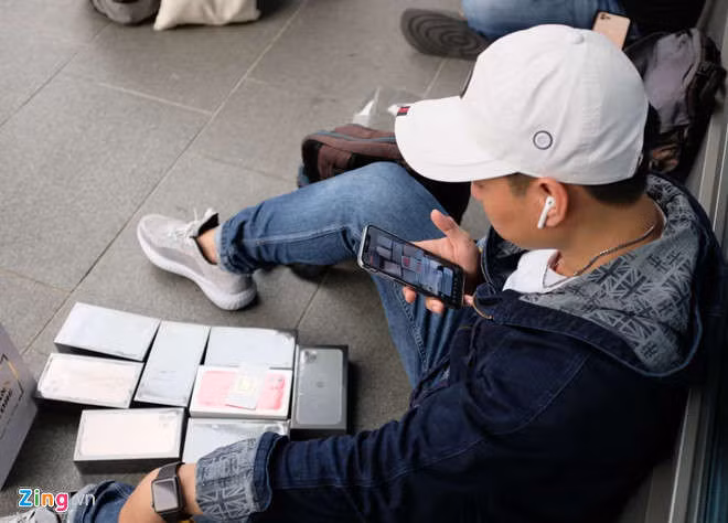 Apple Store vo tran vi nhieu nguoi Viet mua den 6 chiec iPhone 11 hinh anh 48 