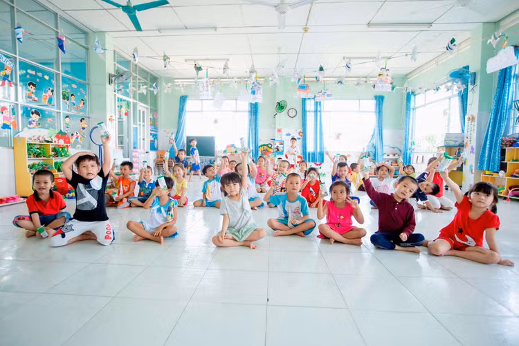 Từ tháng 11/2019, gần 70.000 học sinh mầm non và tiểu học công lập của tỉnh Vĩnh Long sẽ chính thức được thụ hưởng chương trình Sữa học đường.