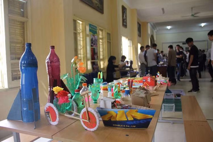 Những sản phẩm sáng tạo được tái chế từ rác thải.