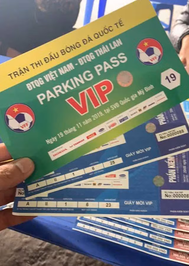 Trận Việt Nam - Thái Lan: Giá vé chỗ ngồi gần khu VIP nhất là bao nhiêu? - 1
