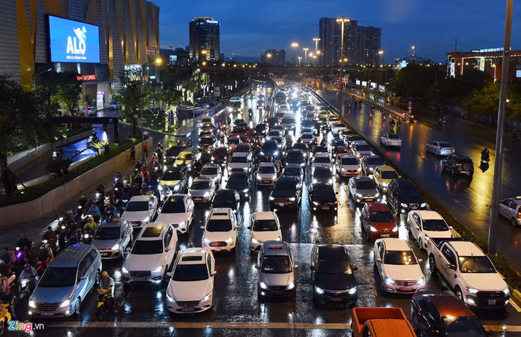 Cac nga duong Ha Noi roi loan giao thong sau mua hinh anh 1 