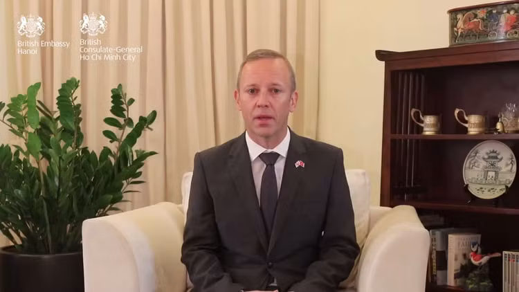 Đại sứ Anh: Không thể tưởng tượng cảm giác mất người thân ở xa quê hương như vậy