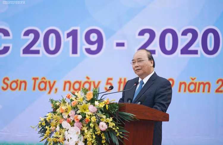 Thủ tướng: Dạy chữ quan trọng, dạy làm người quan trọng hơn - ảnh 1
