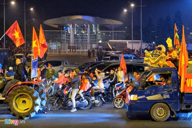 May bay dua nha vo dich SEA Games ha canh xuong Noi Bai hinh anh 12 