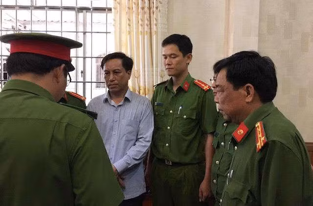 Bat tam giam nguyen Chu tich, Pho chu tich UBND TP Tra Vinh hinh anh 1 