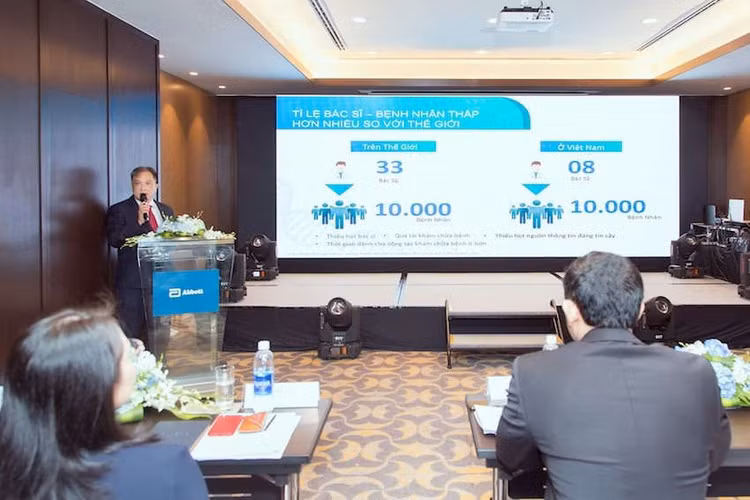 PGS.TS.BS Phạm Lê An - Phó Chủ tịch Hội Bác sĩ Gia đình Việt Nam trình bày về những thách thức trong điều trị và chẩn đoán cho người bệnh ở Việt Nam.