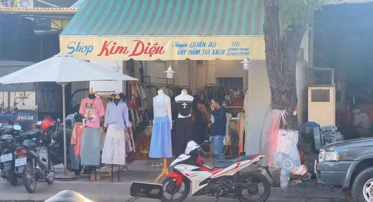 Mở shop quần áo làm vỏ bọc môi giới mại dâm - Hình 2 Mo shop quan ao lam vo boc moi gioi mai dam-Hinh-2