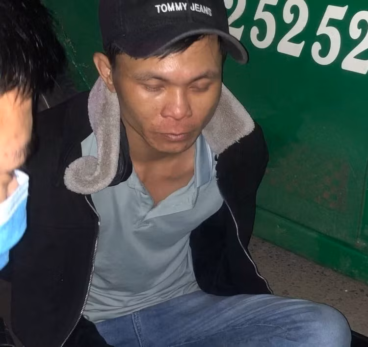 cong-an-quang-tri-bat-doi-tuong-van-chuyen-10kg-ma-tuy.jpeg