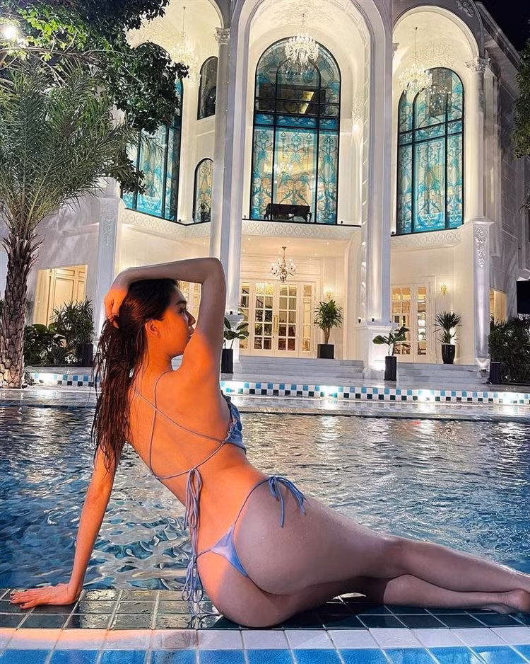 ngoc-trinh-bikini-09.jpg