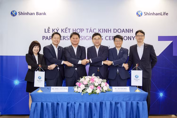 Shinhan Life Việt Nam và&nbsp;Ngân hàng Shinhan Việt Nam ký kết hợp tác kinh doanh bảo hiểm ảnh 2