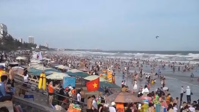 khach-tam-bien-khu-vuc-bai-sau.jpg