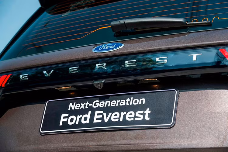 ford-everest-titanium-2.jpg