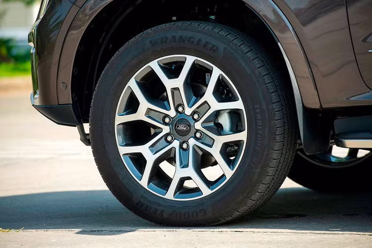 ford-everest-titanium-3.jpg