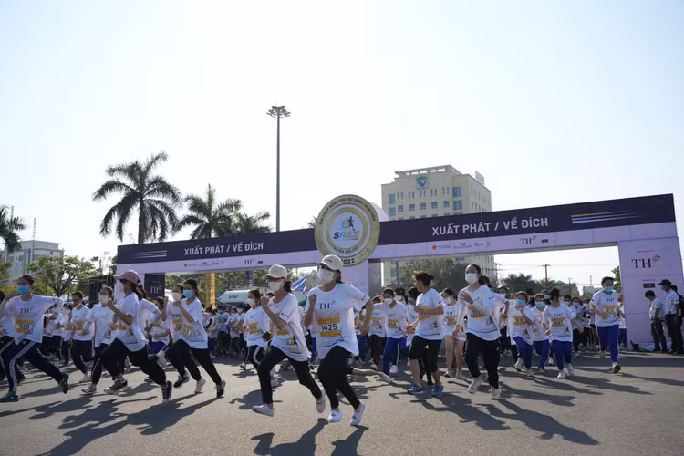 Gần 4.000 học sinh, sinh viên tỉnh Quảng Nam tham gia giải chạy với chủ đề “Bản lĩnh”.
