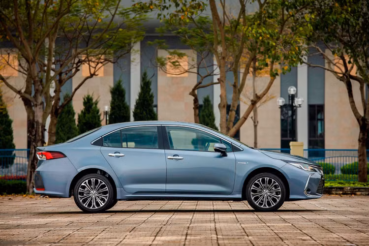 toyota-corolla-altis.jpg