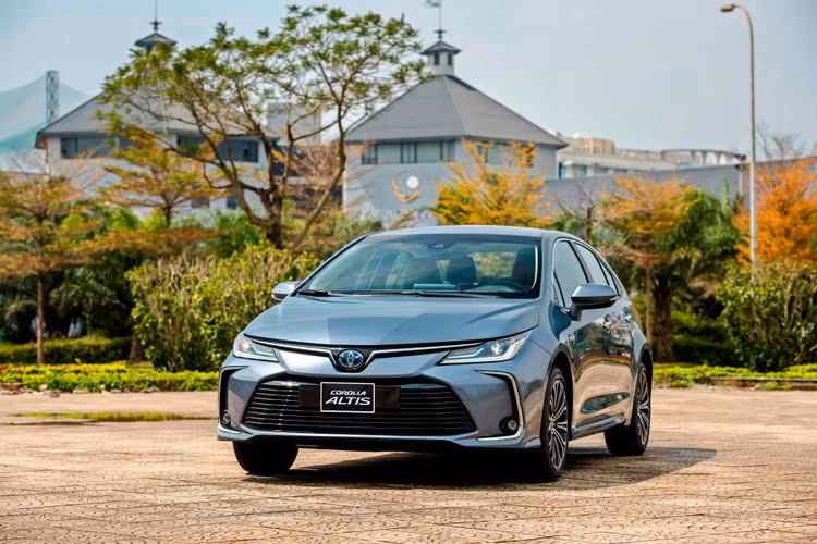 toyota-corolla-altis-1.jpg