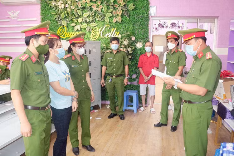 cong-an-tinh-tra-vinh-doc-lenh-kham-xet-noi-o-cua-bi-can-nguyen..jpg