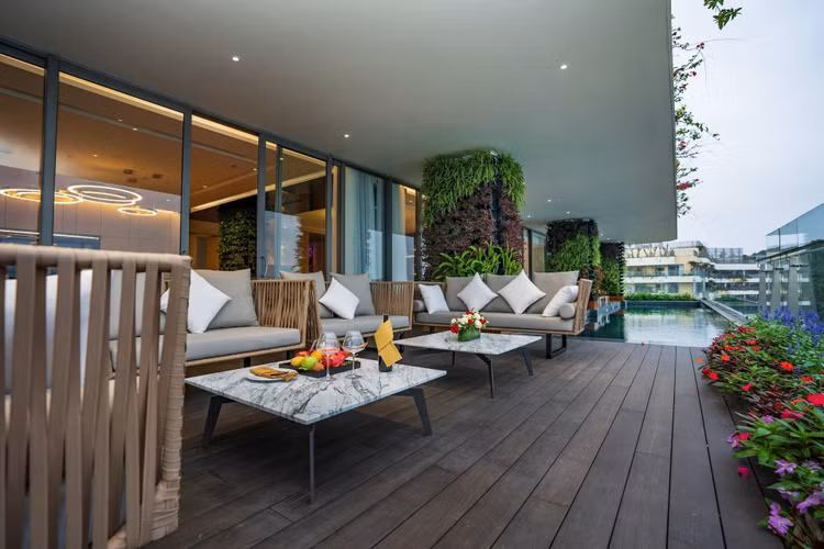 ‏Khác với phòng khách sạn, Resort Home là nơi chủ nhân có thể cảm nhận được sự thân thuộc từ chiếc ghế nghỉ, bộ ga trải giường hay đơn giản là mùi tinh dầu yêu thích.