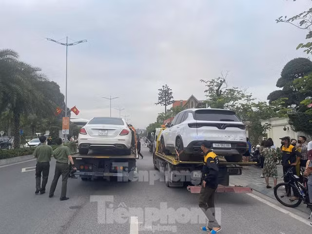  Cận cảnh dàn xe sang bị niêm phong của cựu Chủ tịch Hạ Long - Ảnh 4.