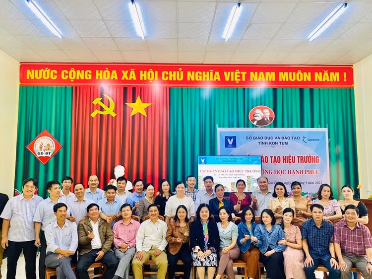 tap-huan-truong-hoc-hanh-phuc.jpeg
