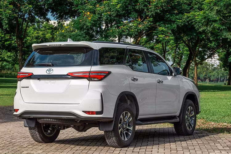 fortuner-2022-2.jpg