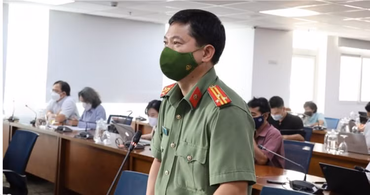thuong-ta-le-manh-ha-pho-truong-phong-tham-muu-cong-an-tphcm-cung-cap-thong-tin-tai-buoi-hop-bao.jpg