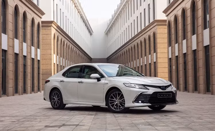 camry-hybrid.jpg
