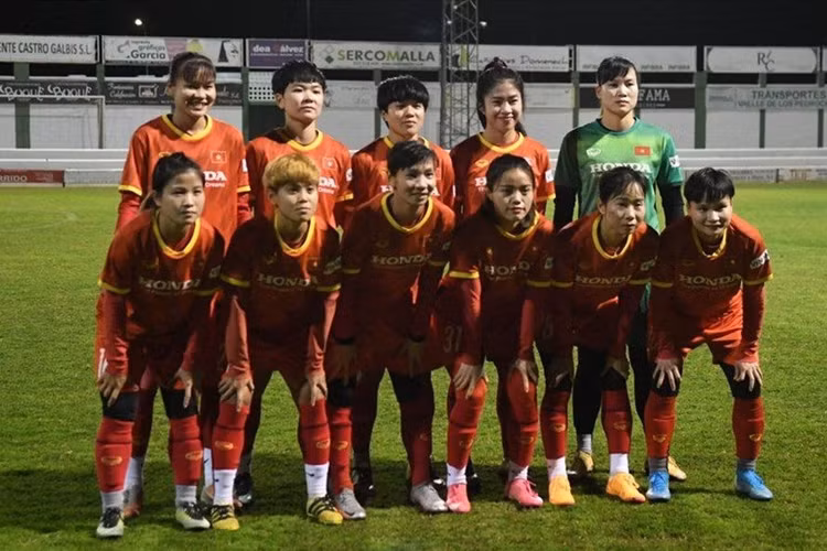 doi-tuyen-nu.jpg