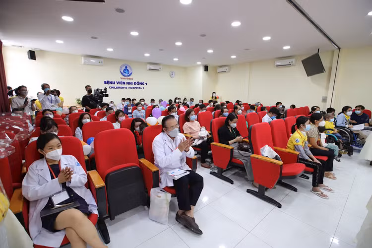 chuong-trinh-huong-ung-ngay-benh-hiem-hay-se-chia-sac-mau-cua-ban-dien-ra-tai-benh-vien-nhi-dong-1.jpg