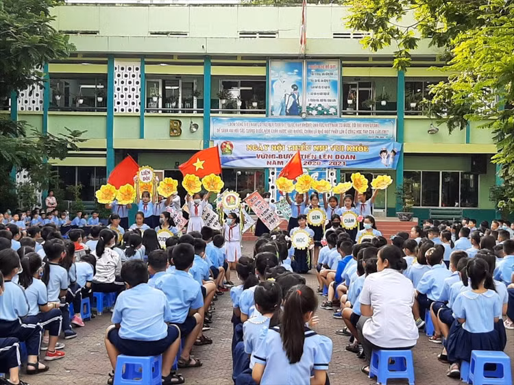 1-hoc-sinh-truong-tieu-hoc-thien-ho-duong-quan-10.jpg