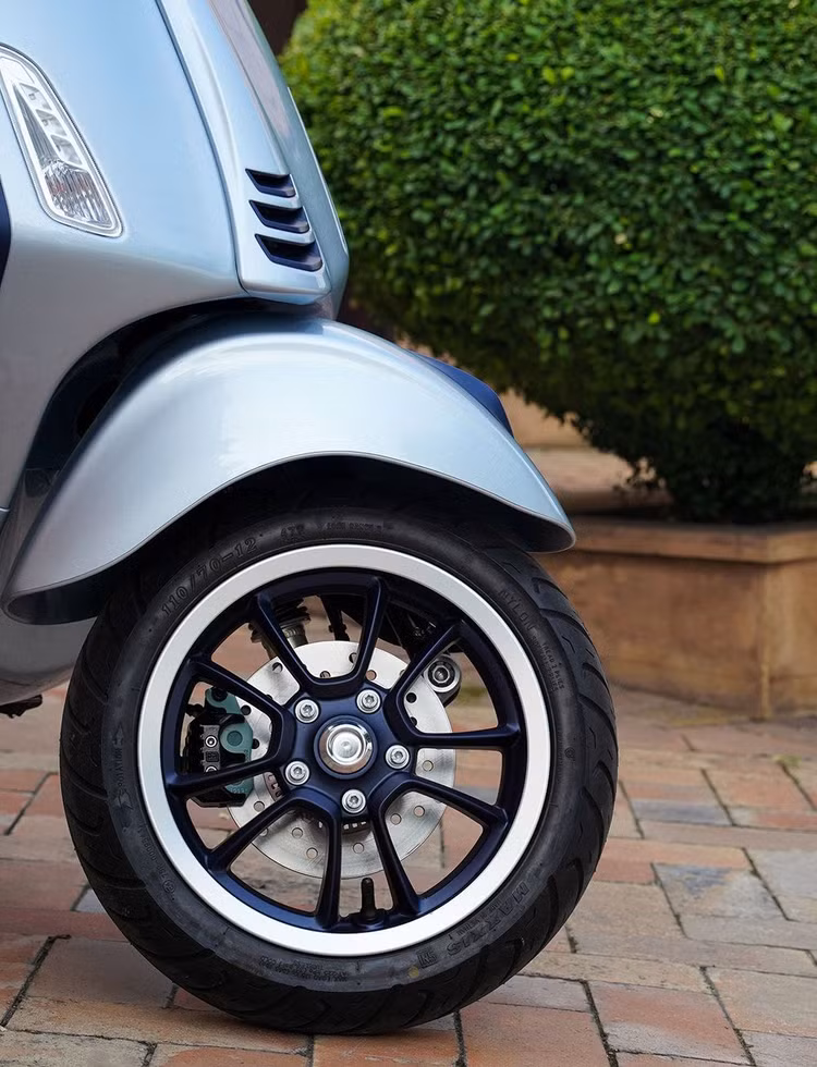vespa-primavera-s-grey-delicato.jpg