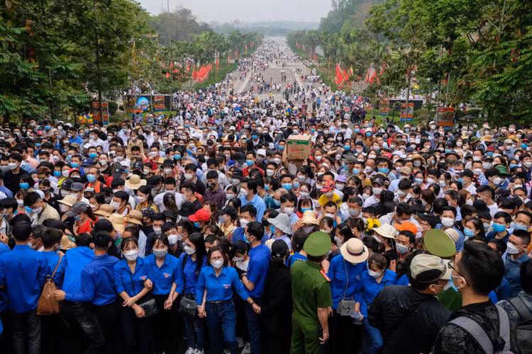 Treo rao len den Hung, truot tuong 