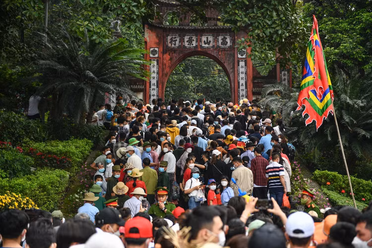 Treo rao len den Hung, truot tuong 