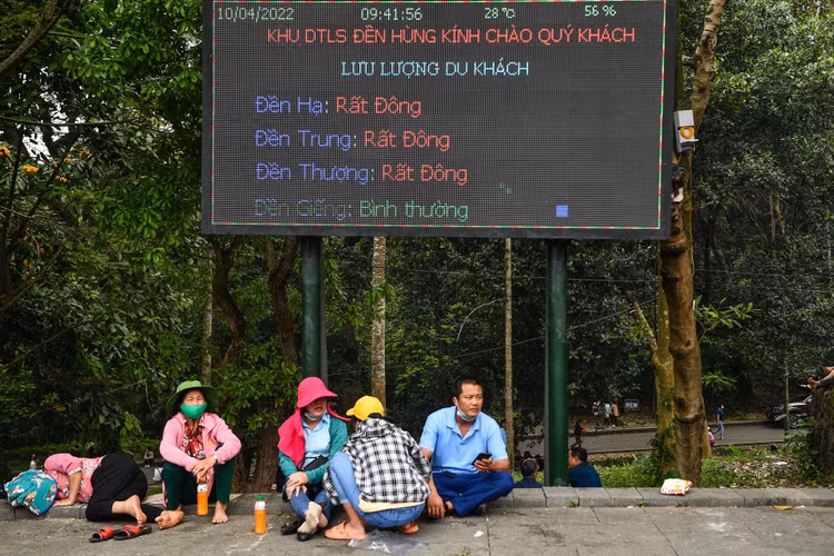 Treo rao len den Hung, truot tuong 