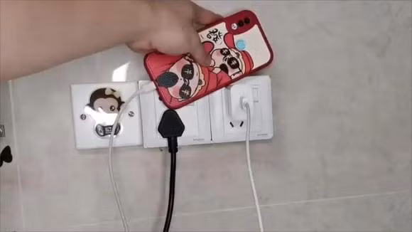 3 sai lầm khi sạc điện thoại khiến pin ngày càng chai - Hình 6 3 sai lam khi sac dien thoai khien pin ngay cang chai-Hinh-6