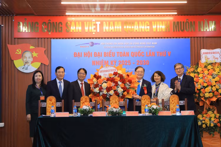 Chủ tịch VUSTA Phan Xuân Dũng: Muốn phát triển KHCN không thể thiếu thông tin - Hình 2 Chu tich VUSTA Phan Xuan Dung: Muon phat trien KHCN khong the thieu thong tin-Hinh-2