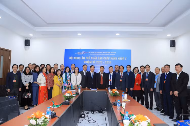 Chủ tịch VUSTA Phan Xuân Dũng: Muốn phát triển KHCN không thể thiếu thông tin - Hình 7 Chu tich VUSTA Phan Xuan Dung: Muon phat trien KHCN khong the thieu thong tin-Hinh-7
