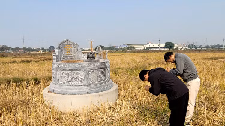 Chuyen gia chi cam ky trong cung Thanh minh