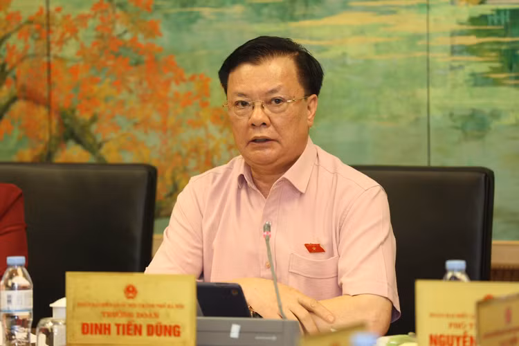 Bi thu Ha Noi Dinh Tien Dung: Nha chung cu can co thoi han su dung