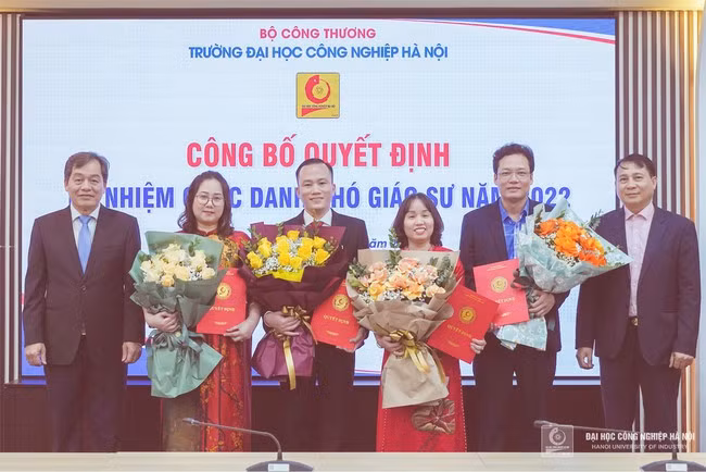 PGS.TS Nguyễn Hữu Phấn: Nhà khoa học trẻ với 45 bài báo quốc tế - Hình 2 PGS.TS Nguyen Huu Phan: Nha khoa hoc tre voi 45 bai bao quoc te-Hinh-2