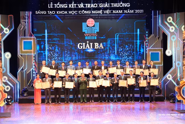 PGS.TS Nguyễn Hữu Phấn: Nhà khoa học trẻ với 45 bài báo quốc tế - Hình 3 PGS.TS Nguyen Huu Phan: Nha khoa hoc tre voi 45 bai bao quoc te-Hinh-3