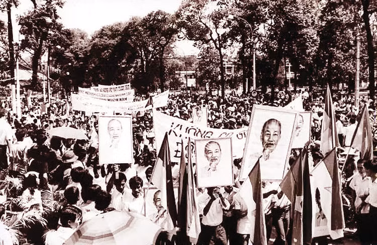Dai thang mua xuan 1975 - Tam voc lich su va thoi dai sau sac-Hinh-5