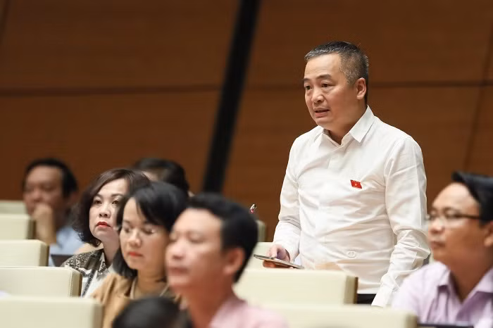 DBQH Nguyen Lan Hieu: Bat hop ly ve chinh sach “bop nghet” y te xa, phuong