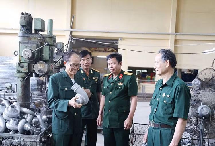 Cuu chien binh Nguyen Kim Hung: Tu tho sua xe toi nha sang che vang danh
