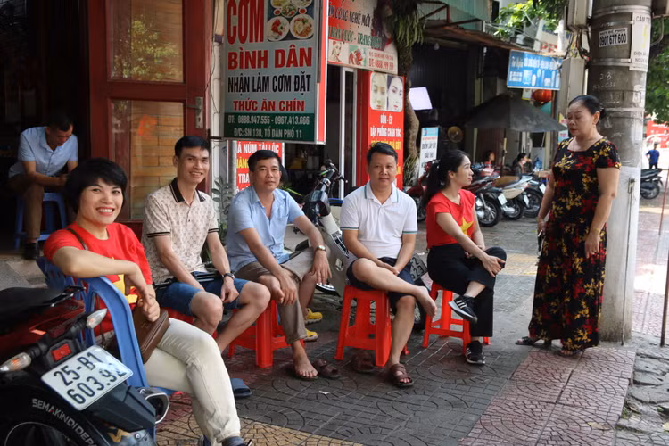 Hoa chung nhip tu hao ngay ky niem 70 nam chien thang Dien Bien Phu-Hinh-11