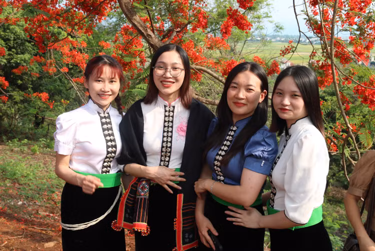 Bật khóc, tự hào với chiến thắng Điện Biên Phủ - Hình 3 Bat khoc, tu hao voi chien thang Dien Bien Phu-Hinh-3