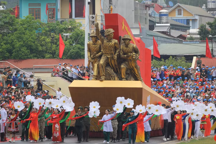 Hinh anh tuyet dep Le ky niem 70 nam Chien thang Dien Bien Phu-Hinh-6