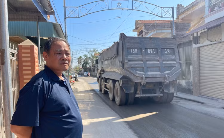 Hải Phòng: Tỉnh lộ 356 oằn mình “cõng” binh đoàn xe tải - Hình 8 Hai Phong: Tinh lo 356 oan minh “cong” binh doan xe tai-Hinh-8