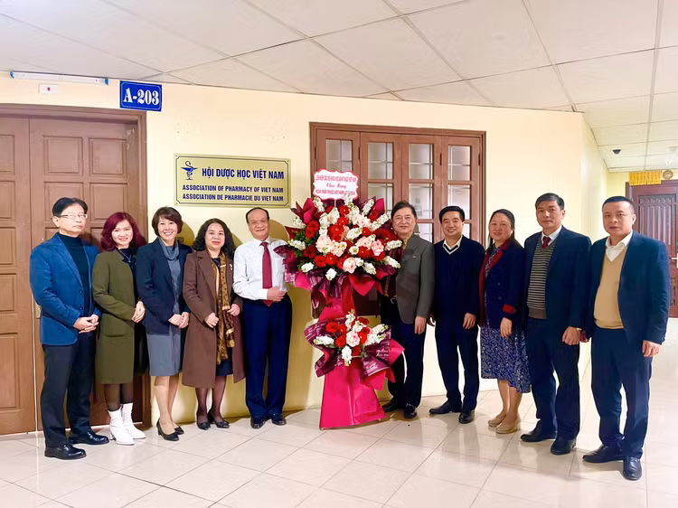 Chủ tịch Phan Xuân Dũng chúc mừng ngày Thầy thuốc Việt Nam - Hình 4 Chu tich Phan Xuan Dung chuc mung ngay Thay thuoc Viet Nam-Hinh-4
