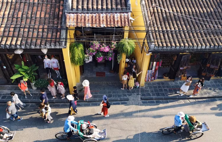 Hội An thu phí tham quan khu phố cổ: Cần ưu tiên người dân bản địa - Hình 2 Hoi An thu phi tham quan khu pho co: Can uu tien nguoi dan ban dia-Hinh-2
